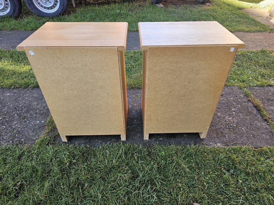 Тумбочка приліжкова деревяня