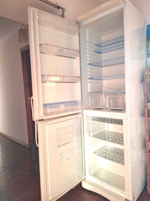 Двокамерний холодильник Indesit