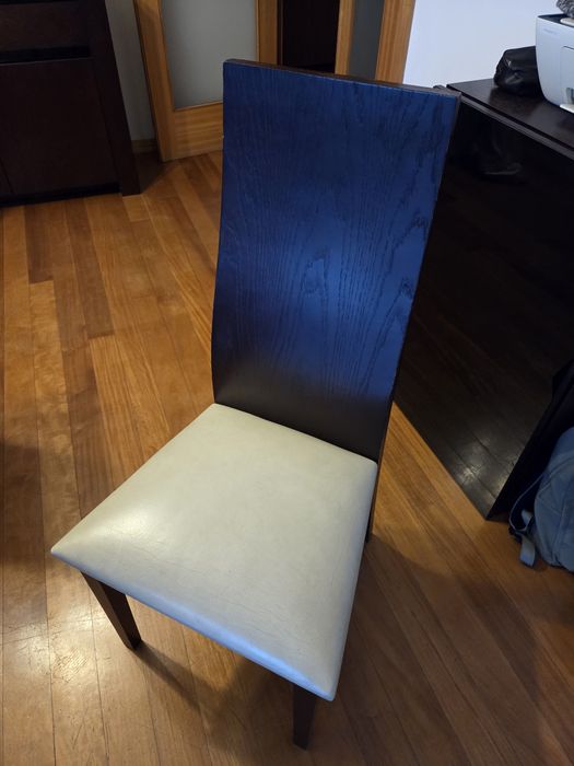 Vendo mesa com cadeiras