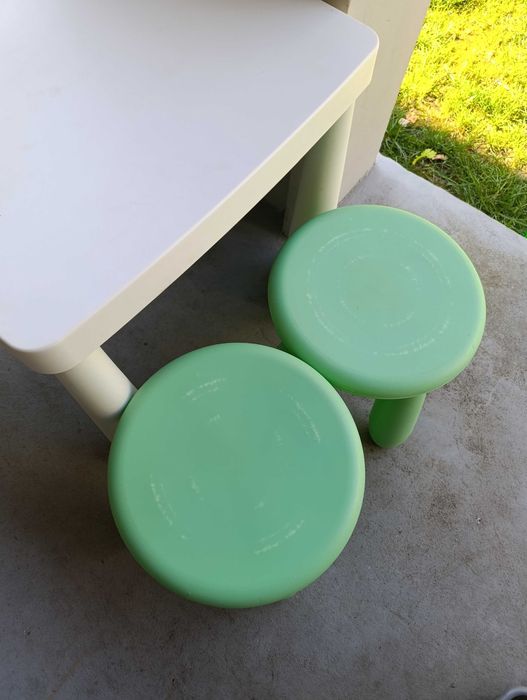 Conjunto Mammut - mesa e bancos para crianças ikea
