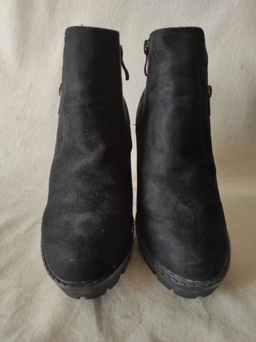 Botki damskie zamszowe czarne na słupku nr 36