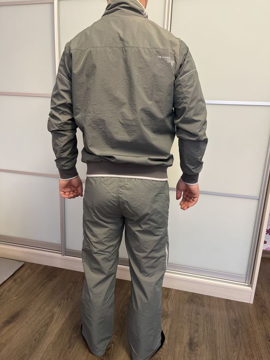 Чоловічий спортивний костюм