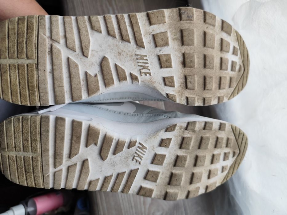 Nike кросовки светло серые