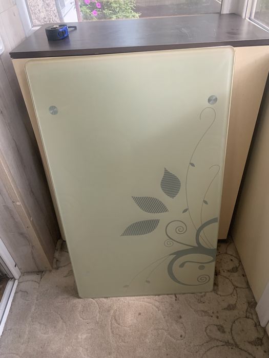 Стол стеклянный кухонный