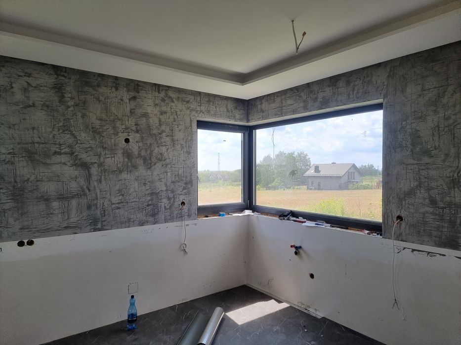 oferuje usługi remontowo wykończeniowe  mieszkań i domów