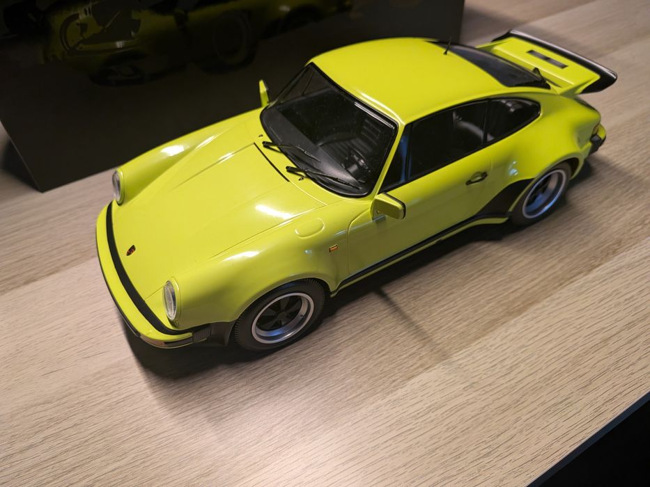 Porsche 911 Turbo 1977 - 1/12