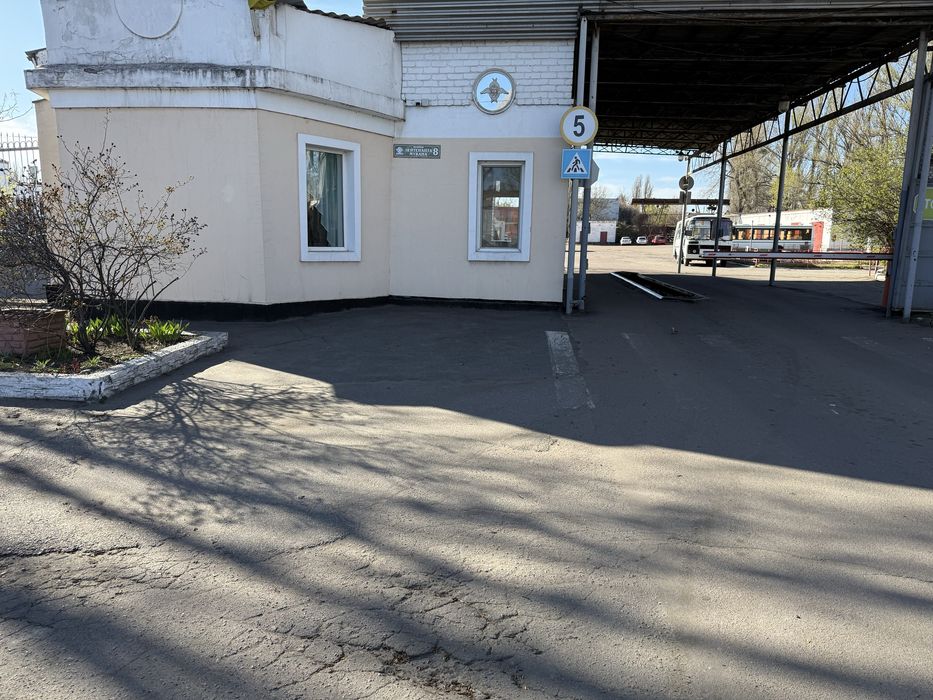 Оренда великої стоянки під фури