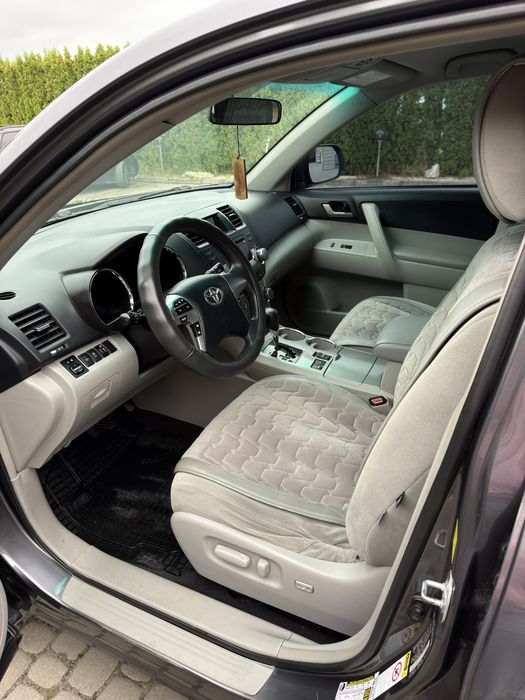 Toyota  Highlander
