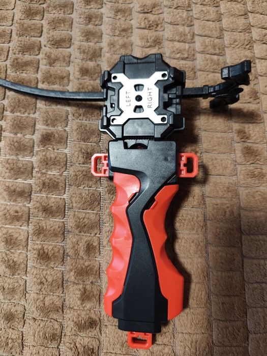 Набор Бейблейдов и запускалка