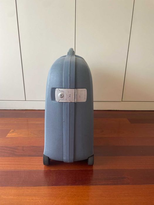 Mala Samsonite usada 38L c/ chave, código, 4 rodas.