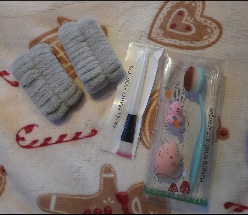 Pędzel i gąbeczka do makijażu