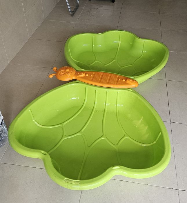 Caixa de areia e piscina infantil