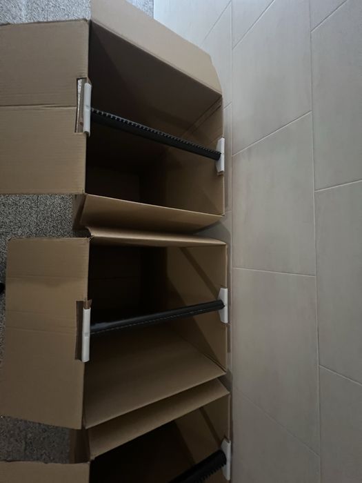 4 Caixas Transporte Roupa em Cruzetas