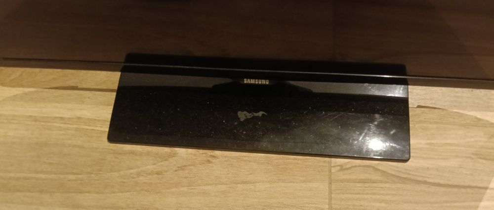 TV SAMSUNG 32 POLEGADAS com comando e cabo de energia