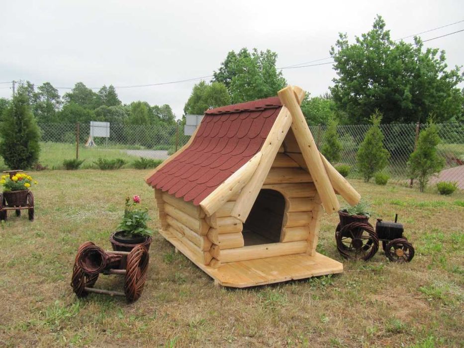 Góralska buda dla psa z bali owczarek