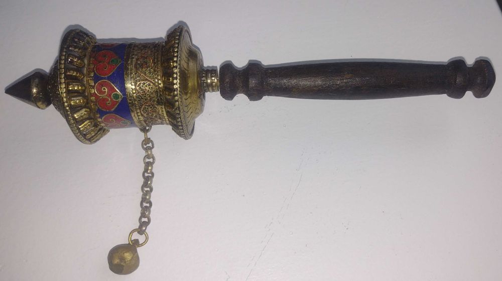 Bonito moinho de orações tibetano