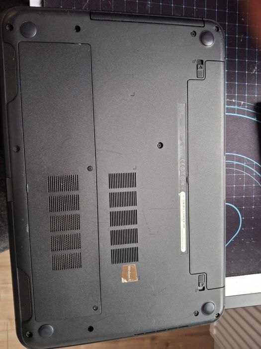 Laptop Dell P28f