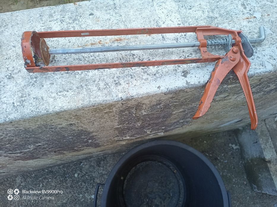 Serrote cortar ferro mais pistola de silicone