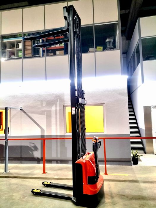 Novo Empilhador Porta Paletes Stacker 1500kg , elevação a 3,5 e a  4mt