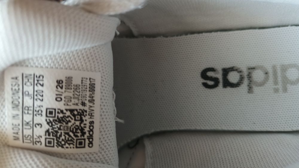 Tênis adidas em muito bom estado