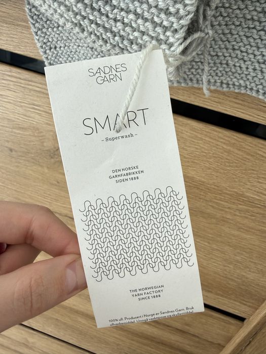 Nowy wełniany szalik z włóczki Sandnes Garn Smart Superwash