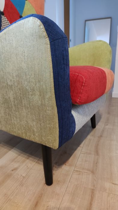 Cadeirão com estampa patchwork colorida