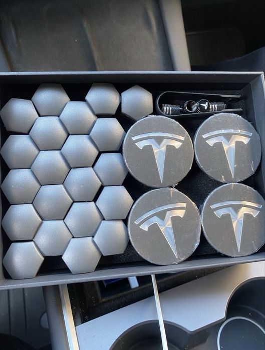 Набор колпачков заглушек колес (дисков) Tesla Model 3 Y S X