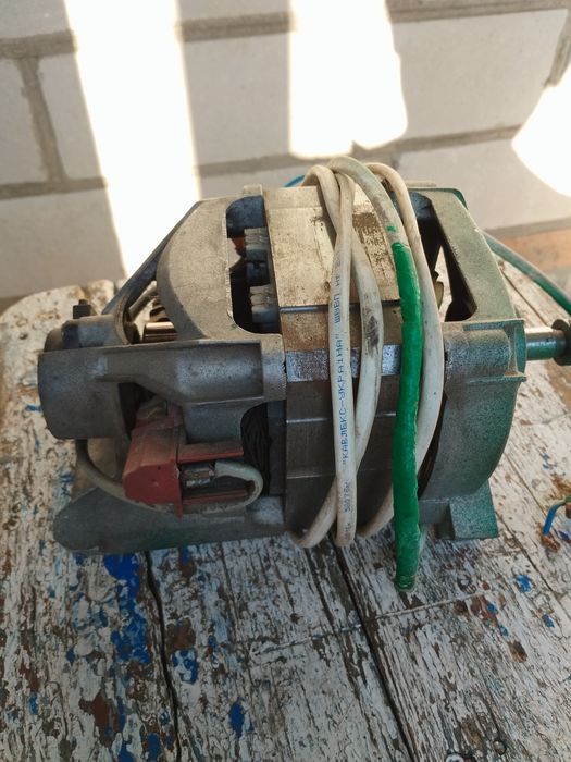 Двигун від пральної машинки