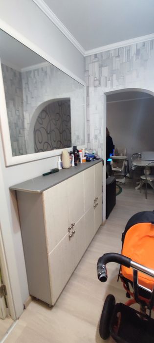 Продам  трехкімнатну квартиру  в центрі
