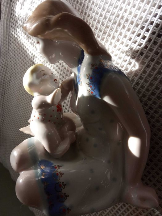 Фарфоровая статуэтка "Материнство" 1973-1991 гг., Полонне, СССР