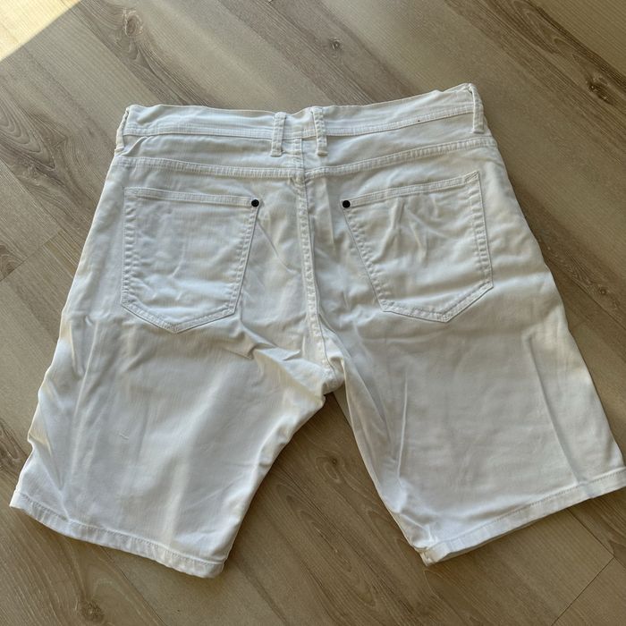 Білі джинсові чоловічі шорти zara
