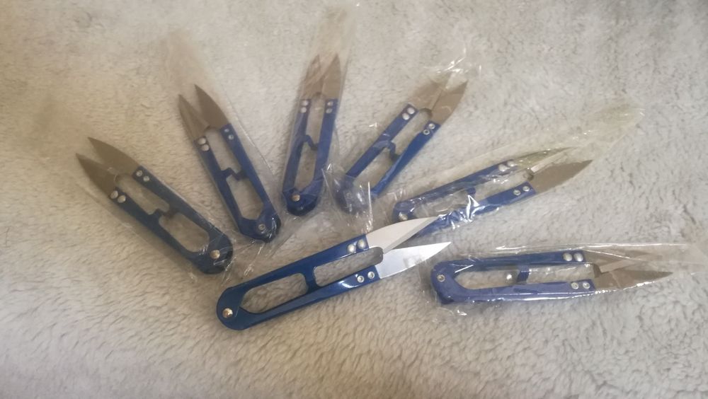 Tesouras arrematar linhas e afins