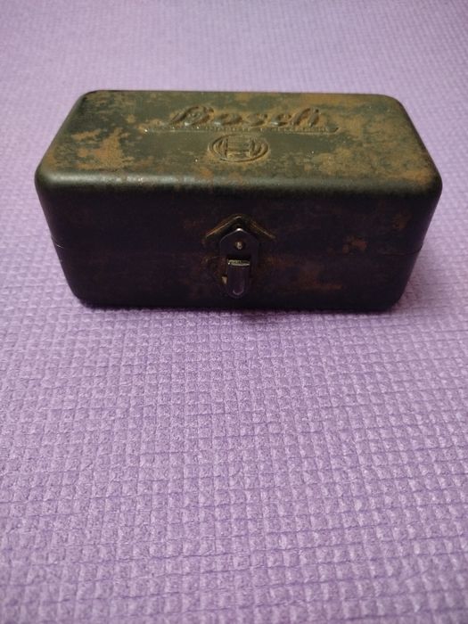 Металева аптечка