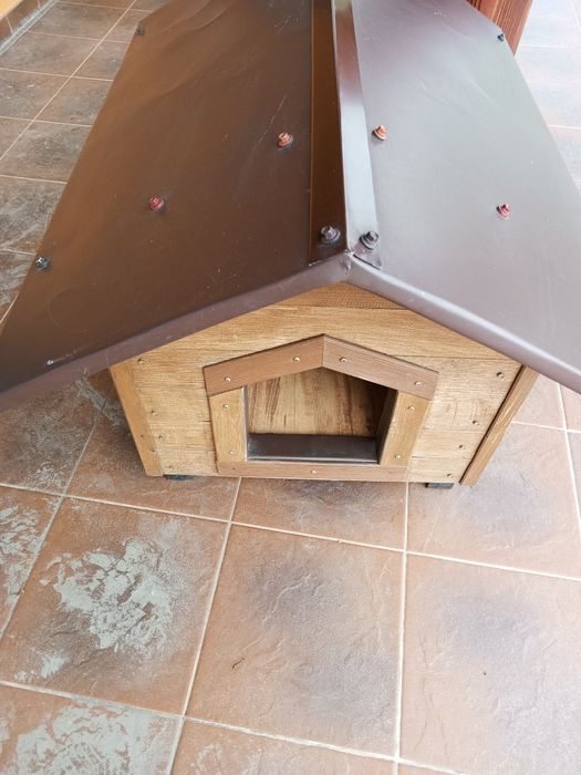 Buda dla psa ocieplana. Metalowa konstrukcja.