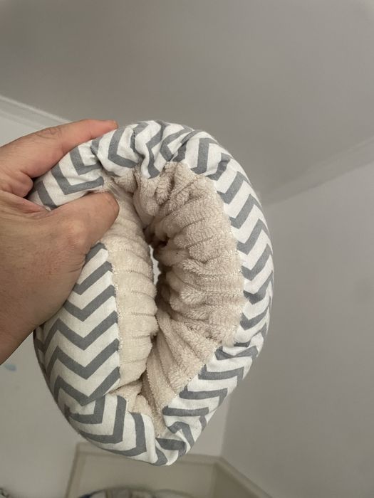 Almofada para segurar bebê