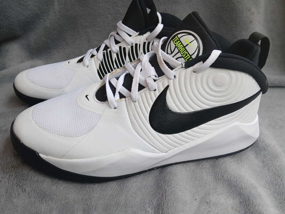 Nike Team Hustle D 9 buty do koszykówki r. 39