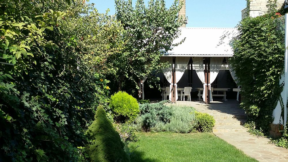 Дом, 7 соток, 300м2+28м2 баня, 2000м море, 100м универсам