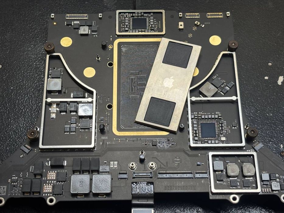 Ремонт MacBook. Відновлення після залиття та короткого замикання. Простий модульний ремонт. Місто Київ.