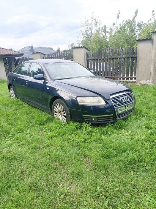 Audi a6 sedan z 2004 roku