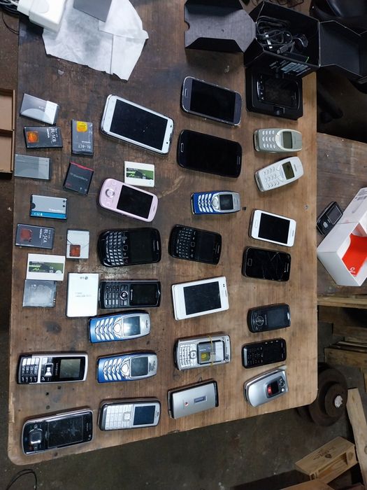 Varios telemoveis antigos