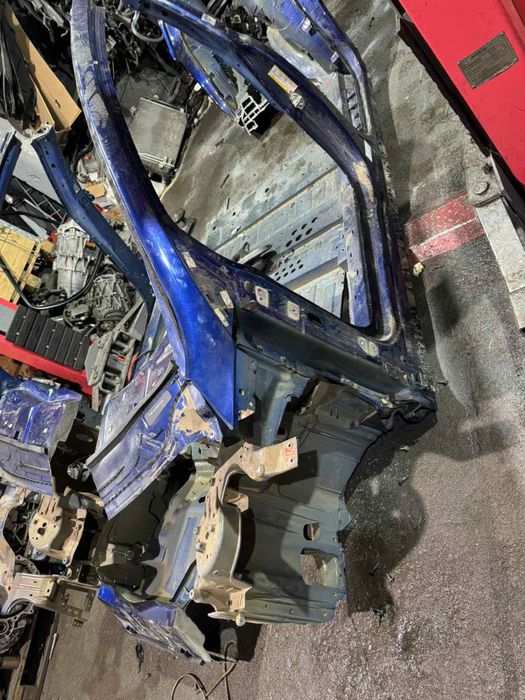 Передня чверть поріг  Tesla Model X plaid