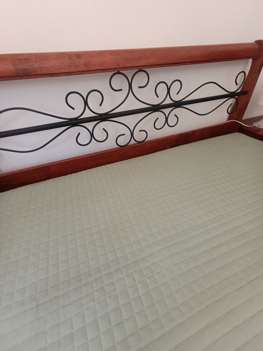 Cama de casal  madeira e ferro