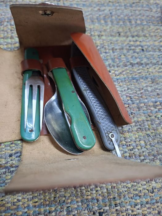 Набір: складні ложка, виделка з ножиками і ніж.