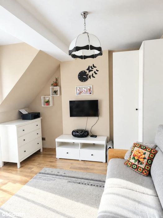 Bez czynszowe 2 pokoje z Garażem, Dużą Komórką i Balkonem