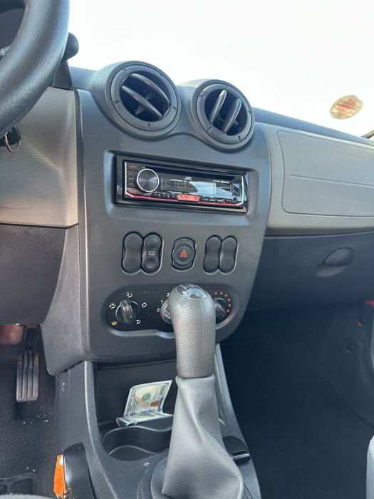 Dacia Sandero 2012 року випуску, рідна фарба