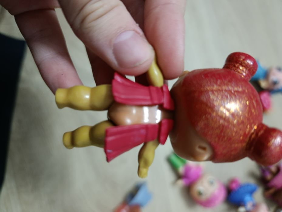 Laleczki imitowanie lalkami lol