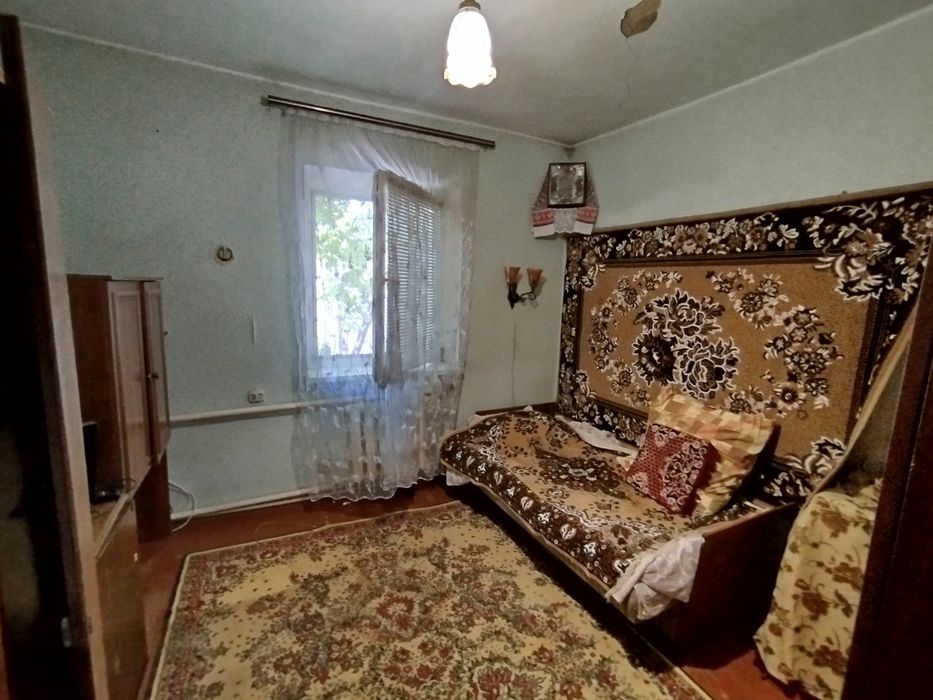 Продається просторий будинок 123м² на два окремих житла 6 cоток р-н Лиса Гора. Автономне опалення  і всі необхідні комунікації. Гараж на 2 автомобілі