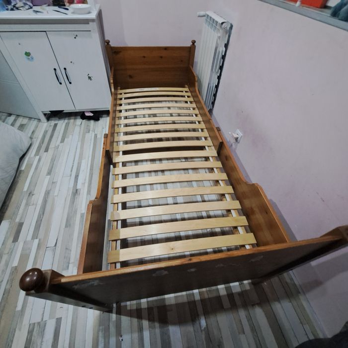 Łóżko ikea rosnę razem z dzieckiem z stelażem