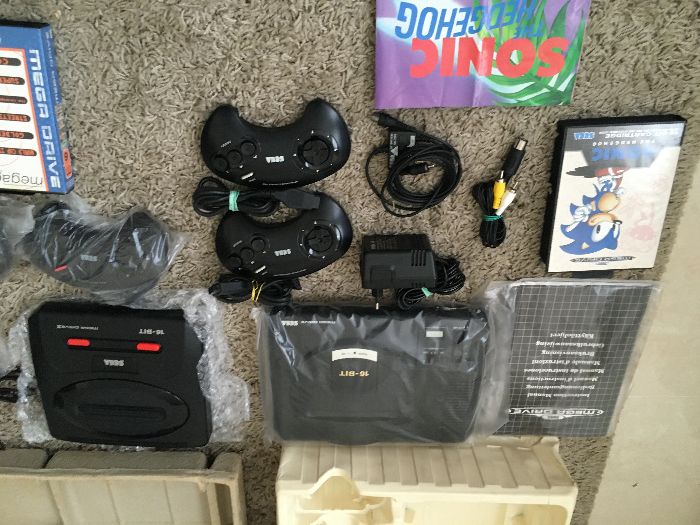 Sega Mega Drive 1 + Sega Mega Drive 2 + 29 jogos