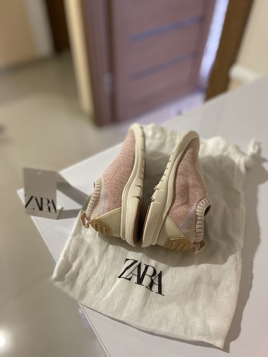 Продам босоніжки кросівки zara hm 25 розмір